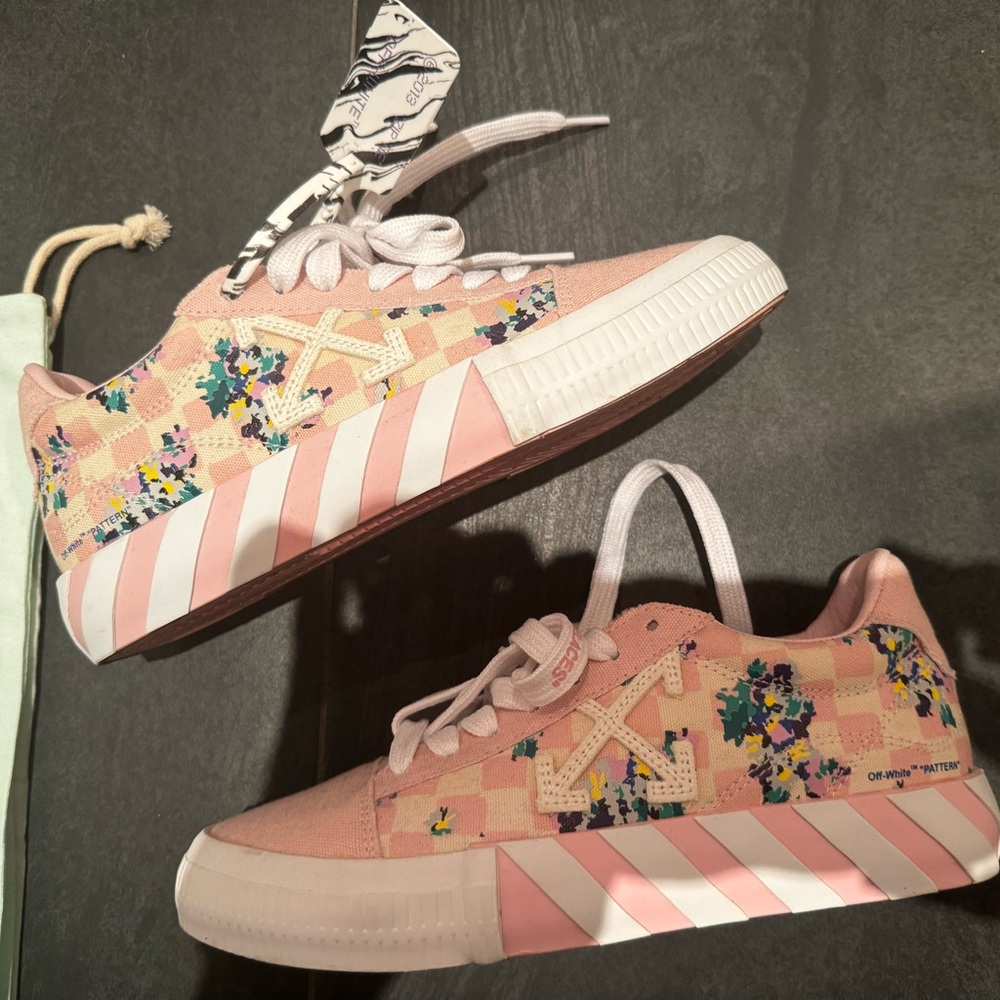 Off White Canvas sneakers size 38